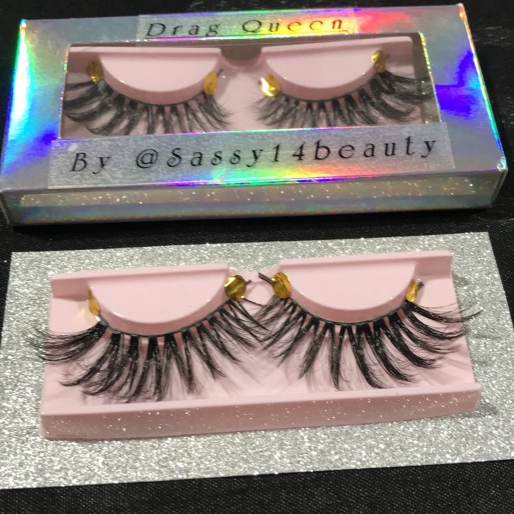 Eyelashes - Picture 2 of 3